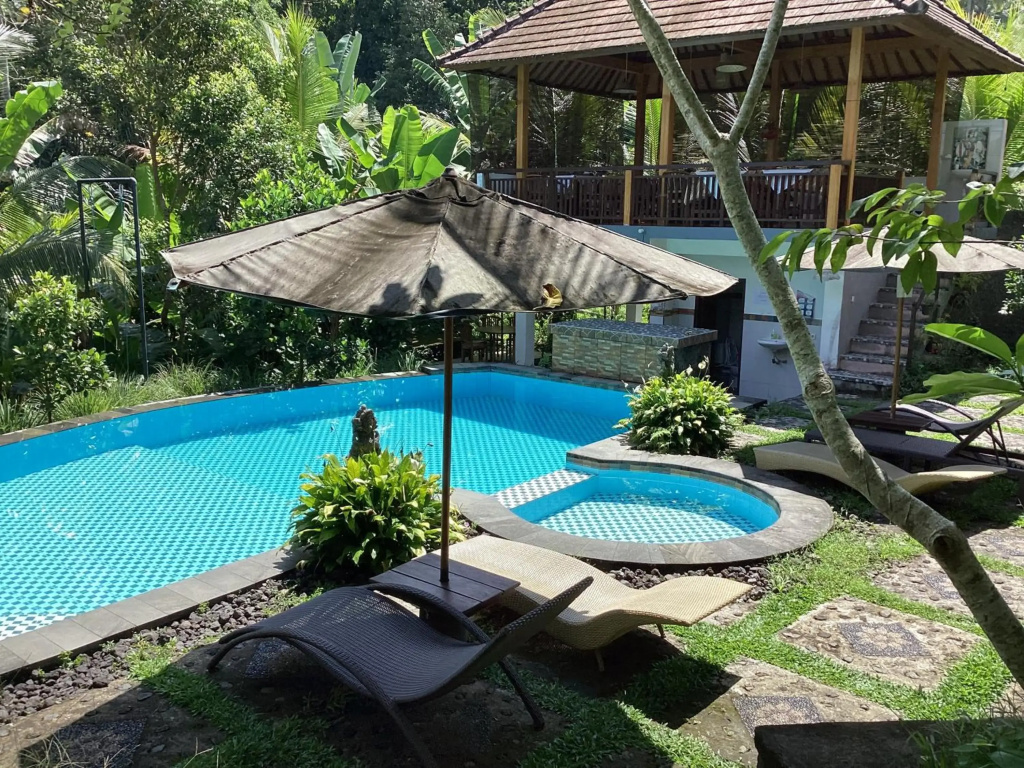 Khrisna Hs And Cottages