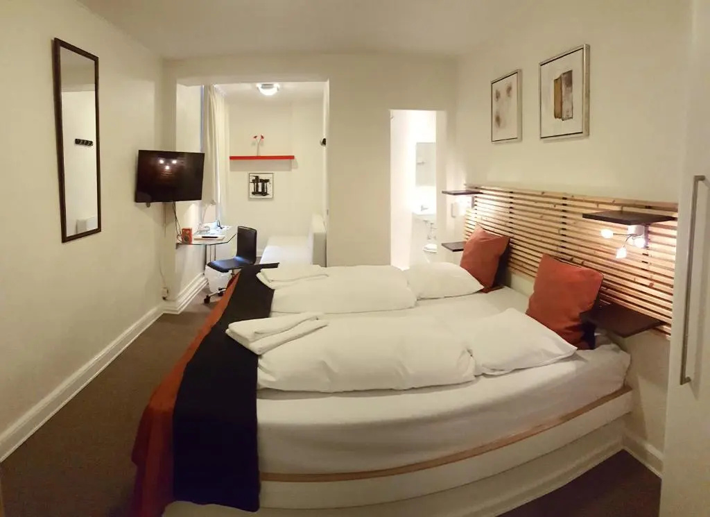 Standard Double room (full double bed)