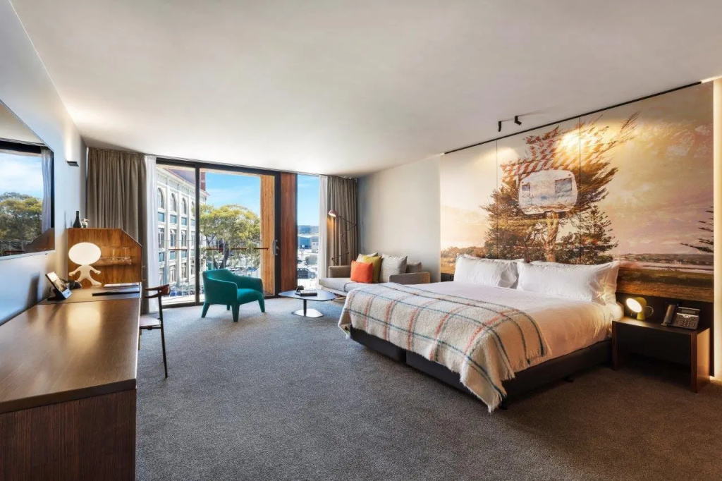 Superior room with street view