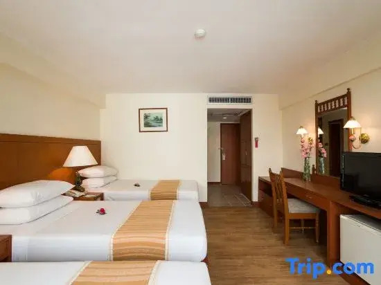 Трёхместный номер в Bangkok Palace Hotel