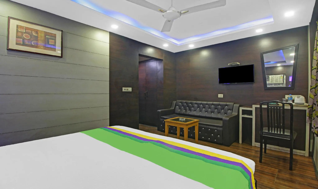 Deluxe Double room (full double bed)