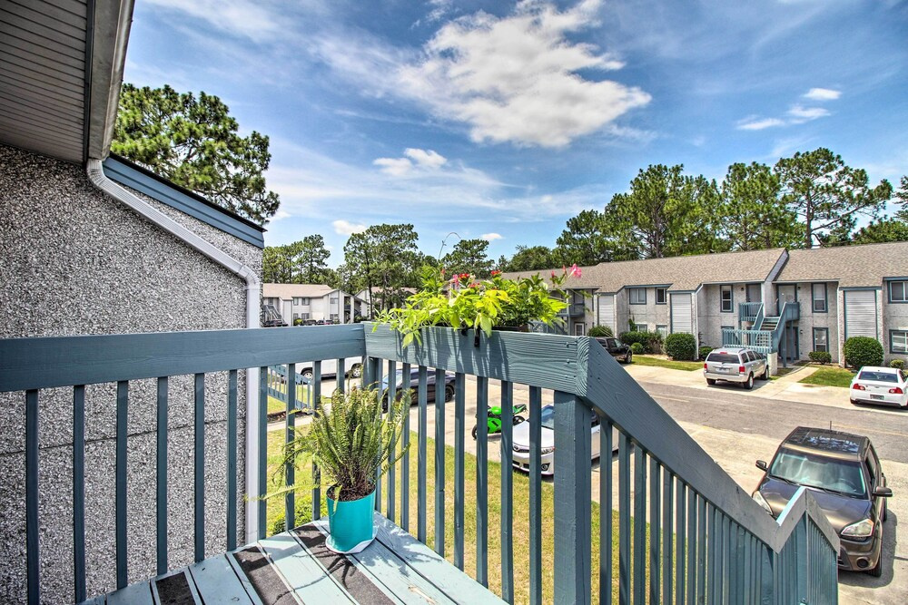 Hinesville Condo: Grill, 4 Mi to Fort Stewart