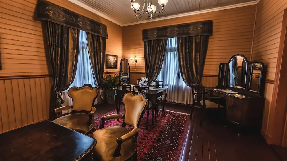 Grand room