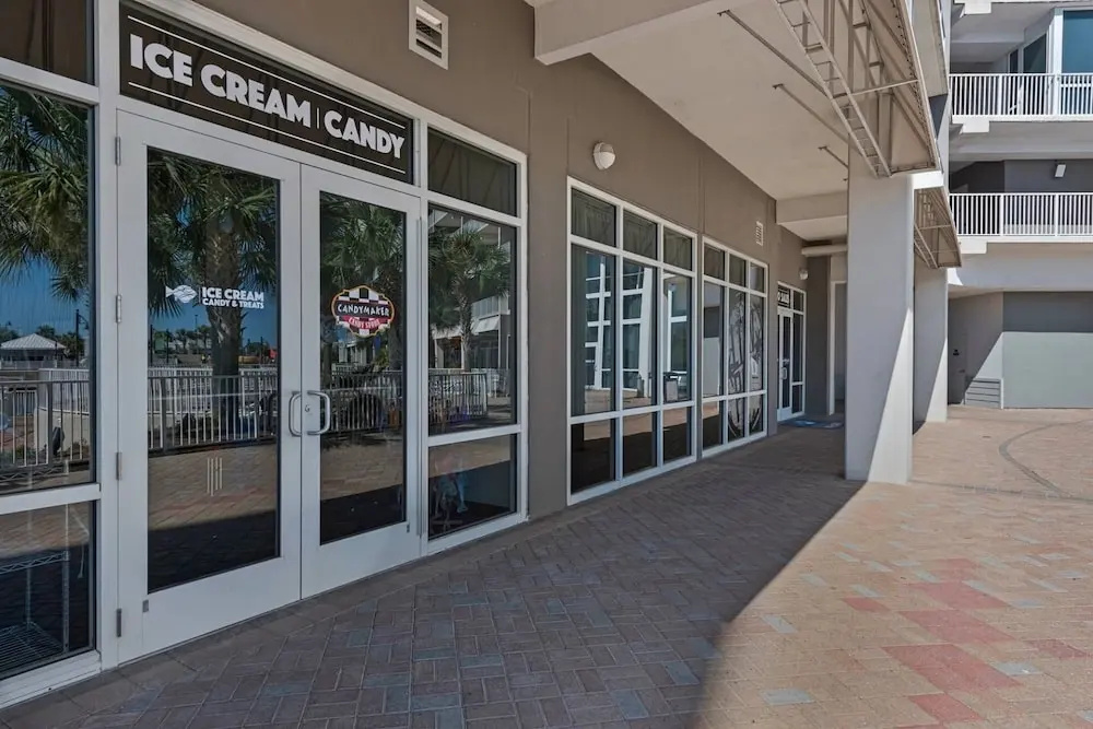 Laketown Wharf 913