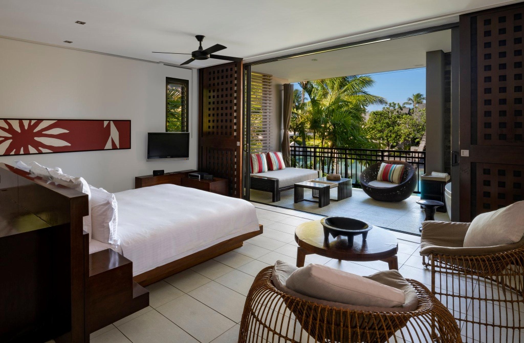 Double room with pool view