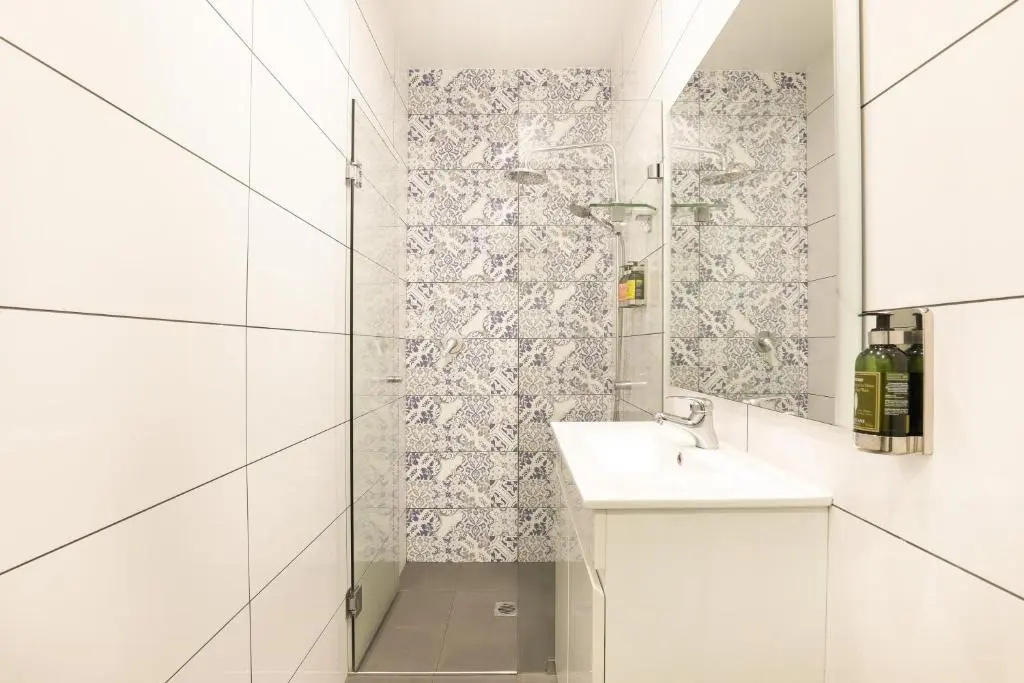 Deluxe Double room (full double bed)