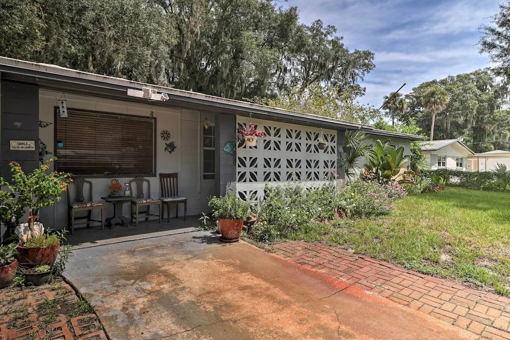 Jacksonville Getaway w/ Yard ~ 2 Mi to Beach!