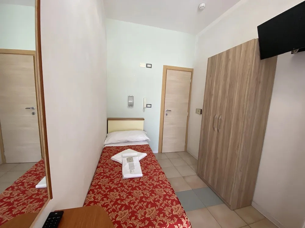 Economy Single room with balcony (single bed)
