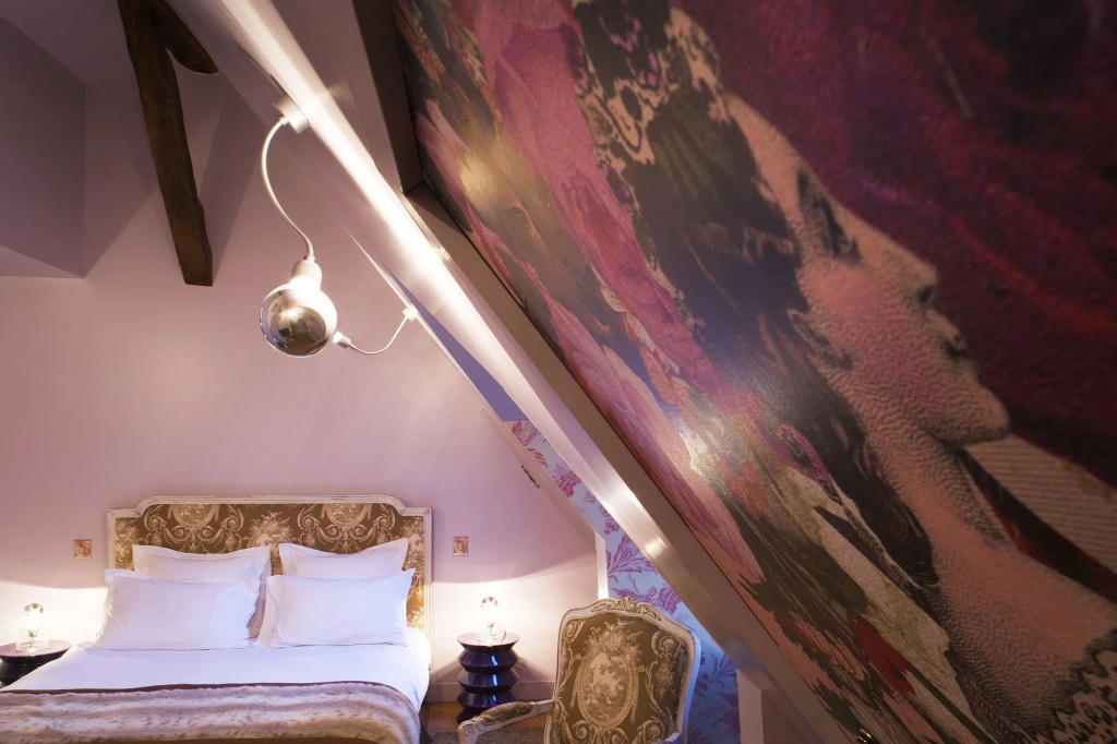 Hôtel du Petit Moulin, Haute Couture hotel by Lacroix 13