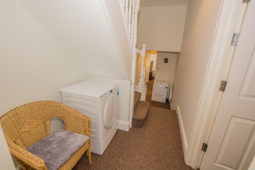 Riverside City Centre House with Hot tub and pool table - great for groups!