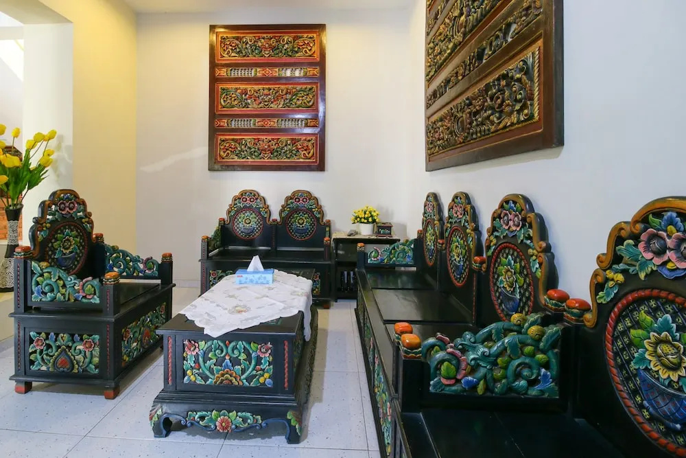 Lobby & Reception