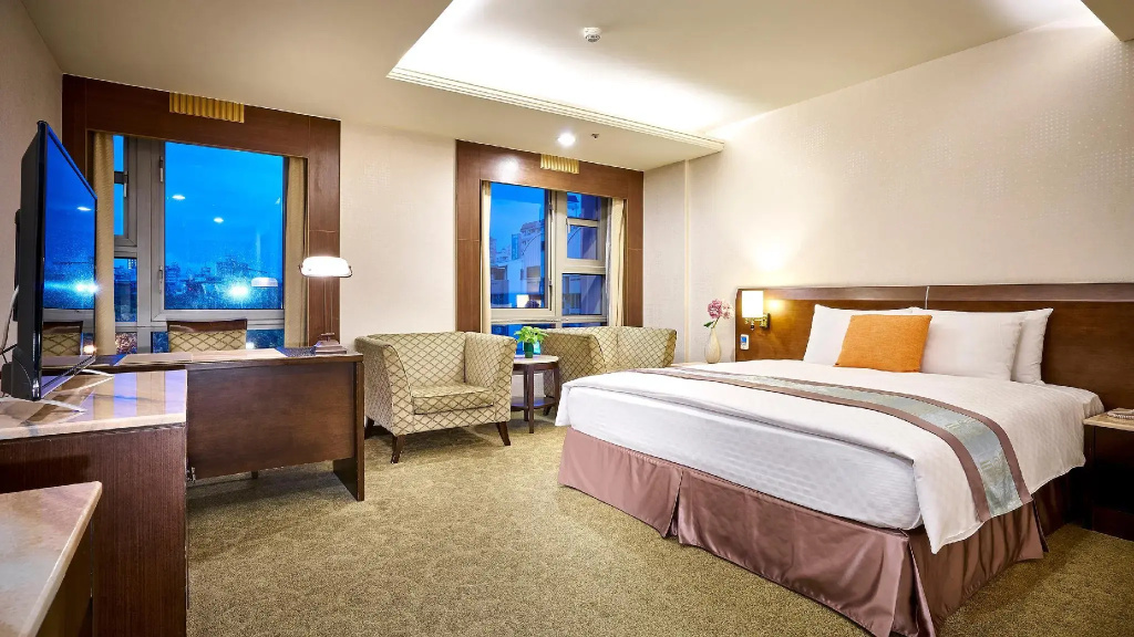 Deluxe Double room (full double bed)