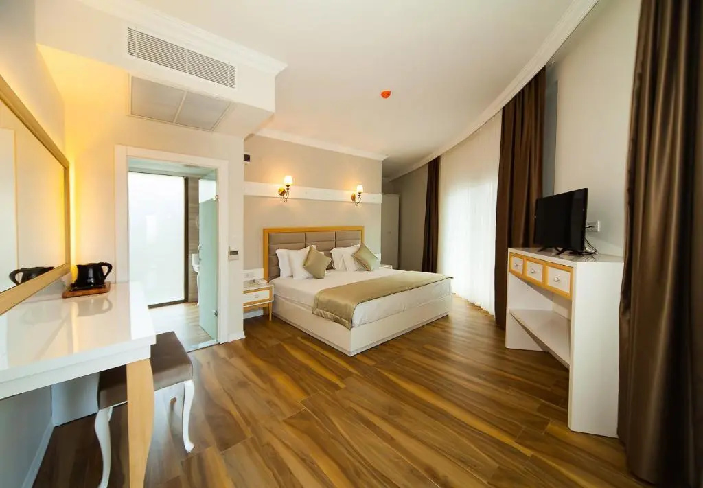 Suite with balcony