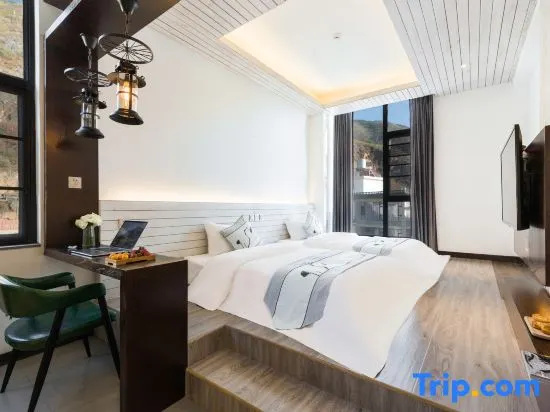 Standard Double room with mountain view (twin beds)