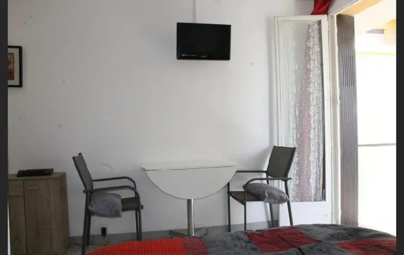 Voir la photo 3 — Agréable Studio, belle terrasse, Parking privé, 2 étoiles