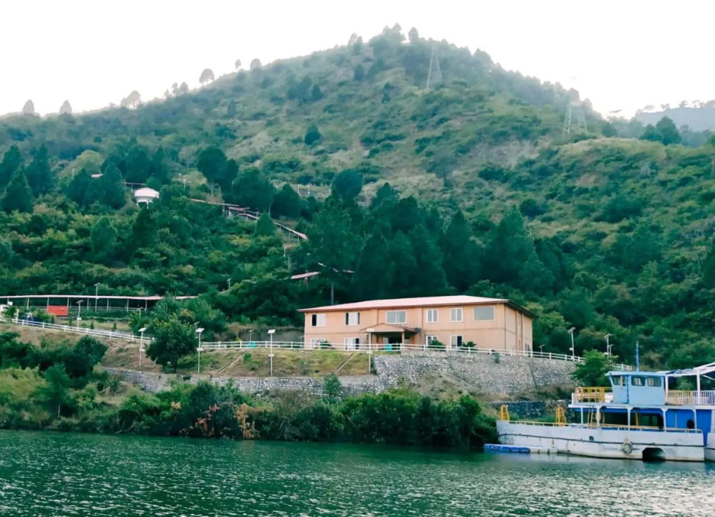 Le ROI Floating Huts & Eco Rooms