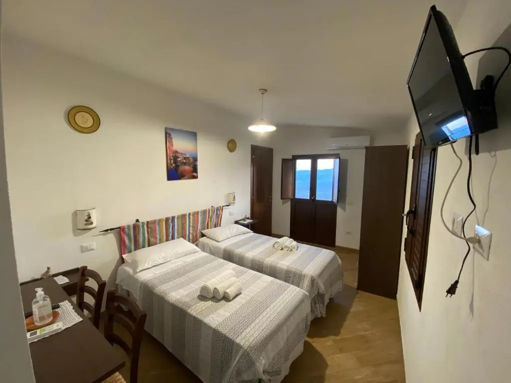 Standard Double room with balcony (full double bed)