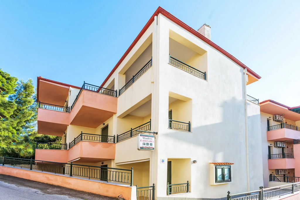 Loutra Village Holiday Apartments