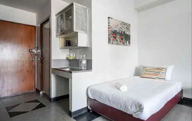 Studio room near MRT by PD Mansion
