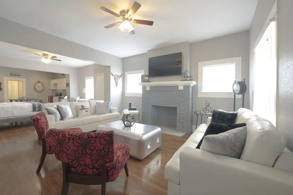Laurel Pearl-Sleeps 5-1Bd