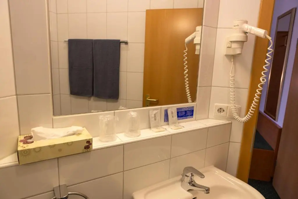 Hotel Zur Eisenbahn - Chambres