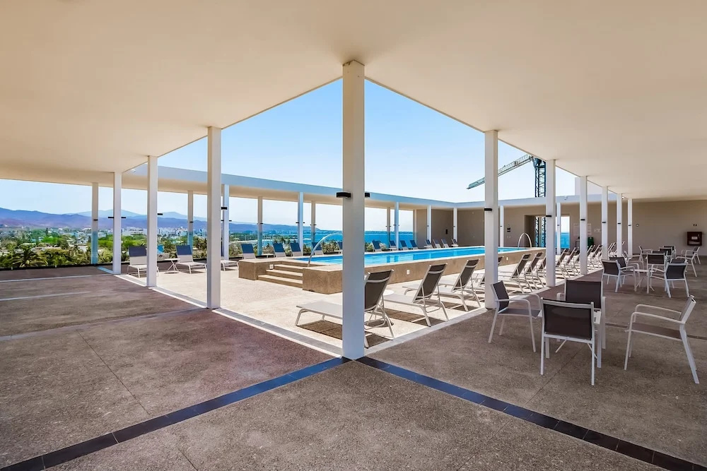 Oceanfront Gem With Bay View Terrace & Direct Sea Access