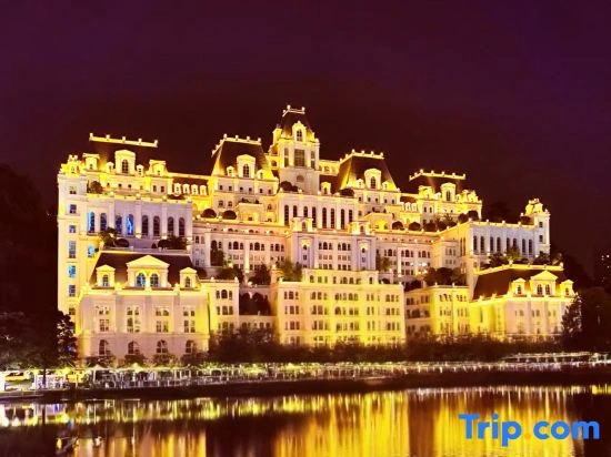 Yun Shang Tangchi Guesthouse (Hua Garden Circle Hui Dolphin Square Wuli Chong Subway Station Store)