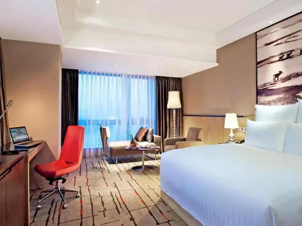 Deluxe Double room with lake view (full double bed)