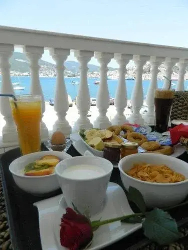 Food & Beverage
