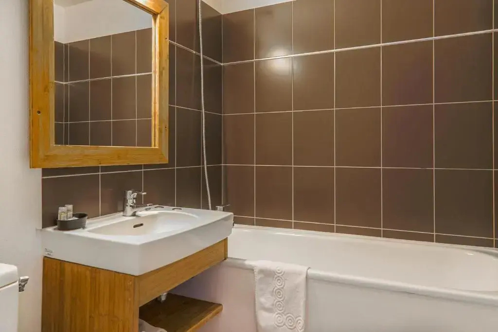 Hotel SPA Piscine le Petit Castel - Chambres