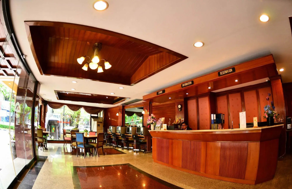 Lobby & Reception