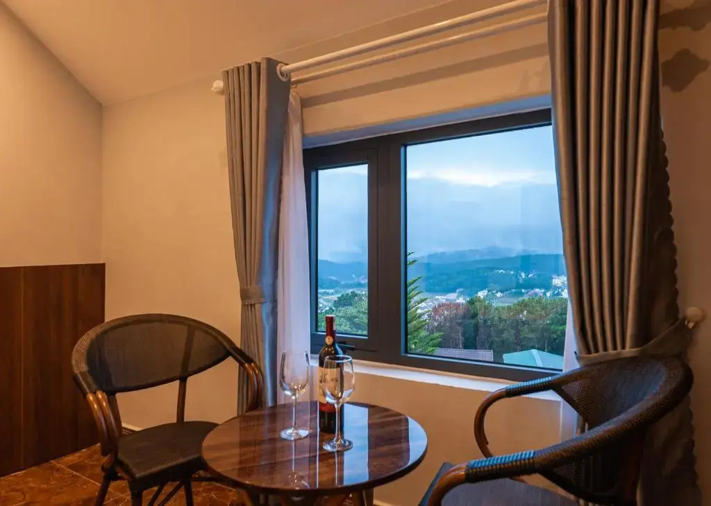 Standard Family room with mountain view