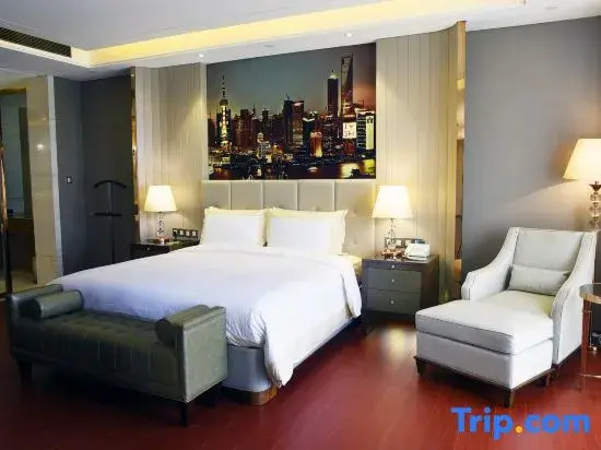Royal Double Suite full double bed