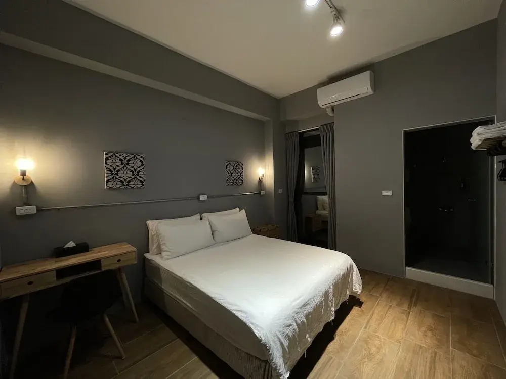 Standard Double room with balcony (full double bed)