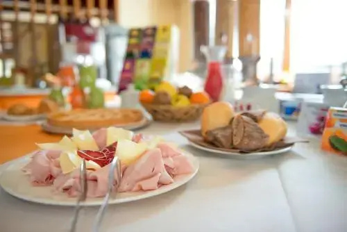 Food & Beverage