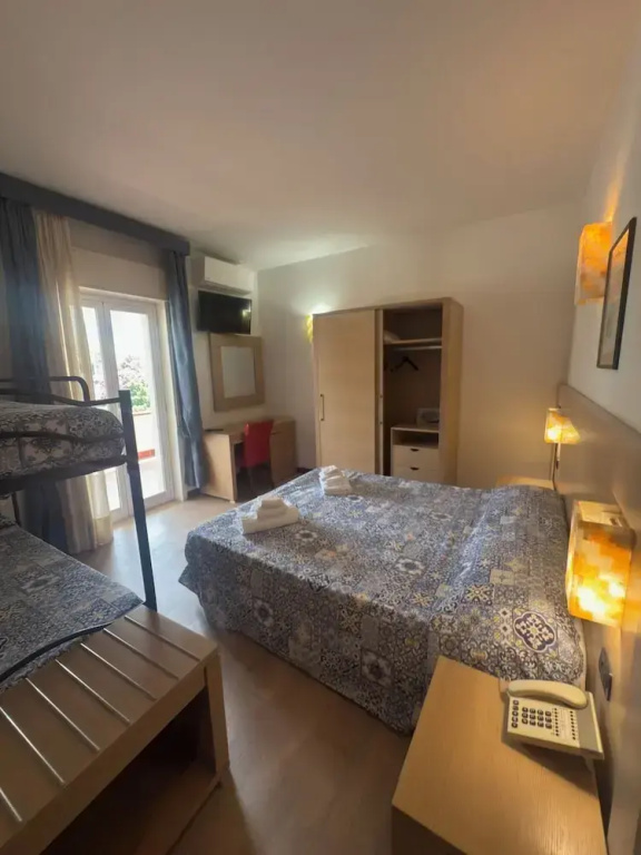 Deluxe Quadruple room