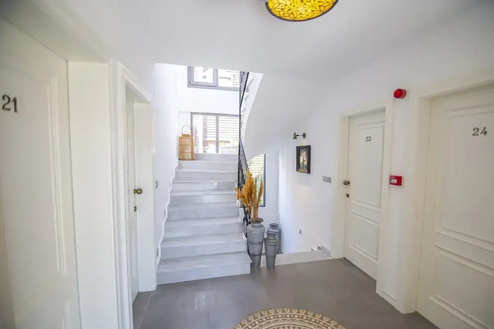 Lobby & Reception