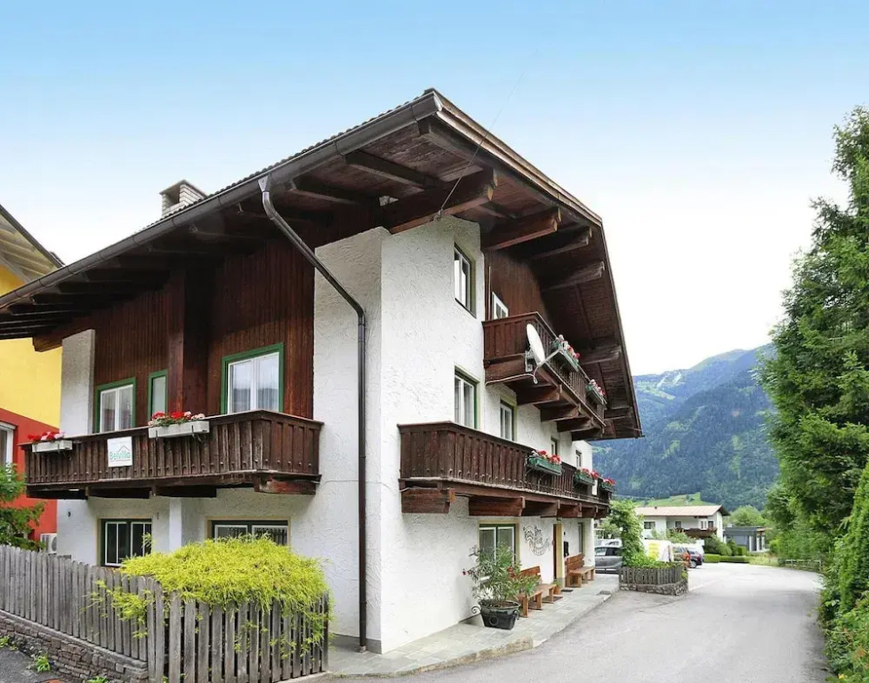 Chalet in Fugen Near Spieljochbahn Lift