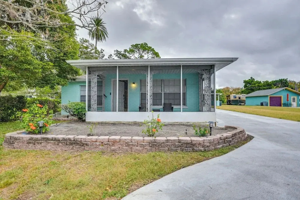 Relax on the Grand River! Bright Waterfront Home