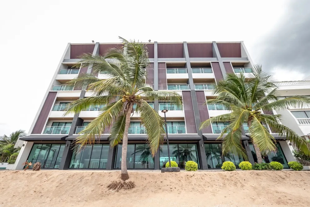 Capital O 1088 Golden Dragon Beach Resort