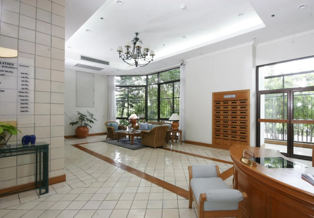 Lobby & Reception