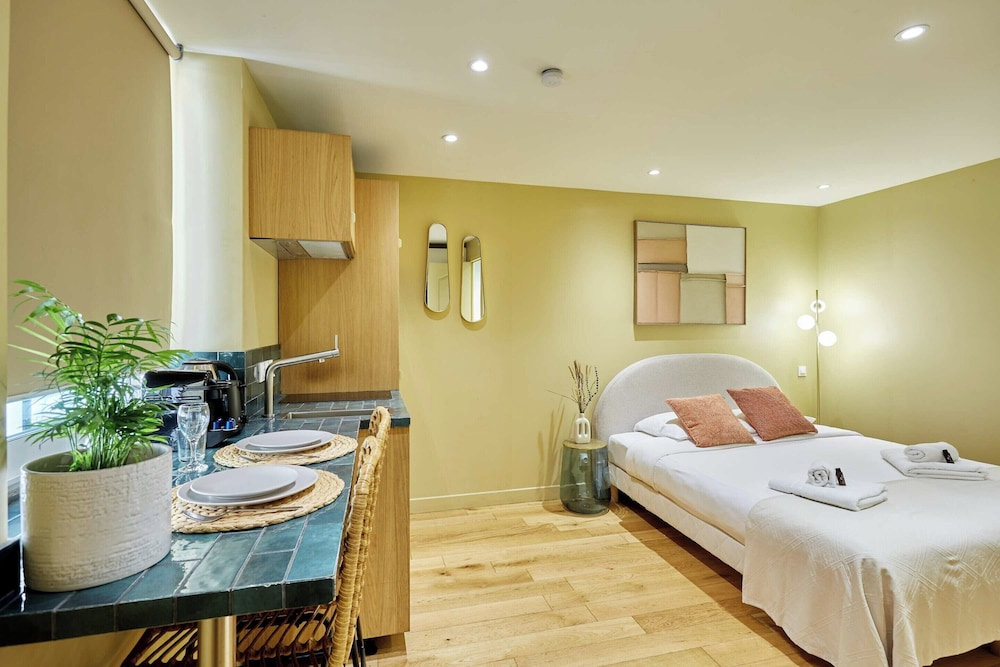Superb AC Studio Center of Paris