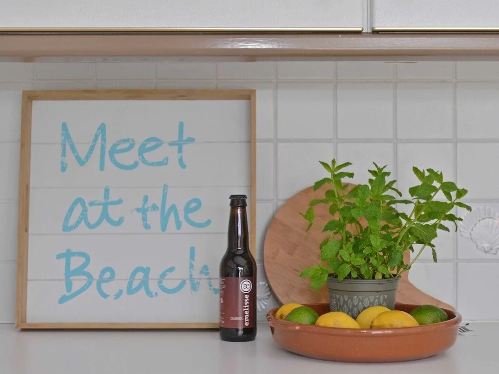 Modern Furnished Detached Bungalow, Located On The Marina