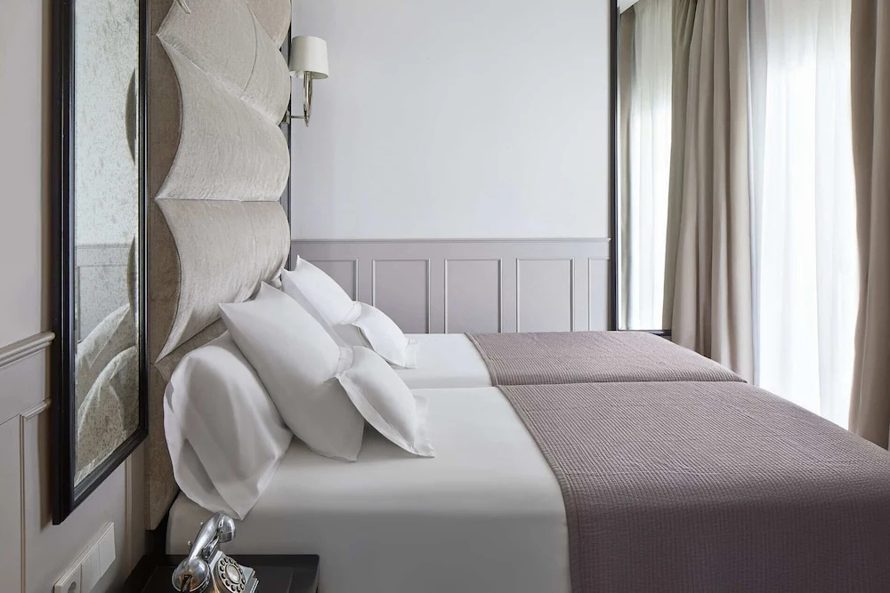 Superior Double room with balcony (full double bed)