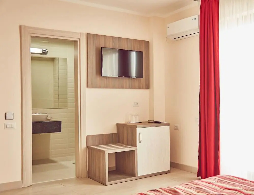 Classic Double room with balcony (full double bed)