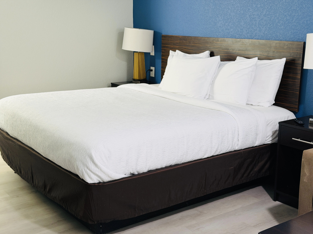 Hallmark Inn and Suites — 4