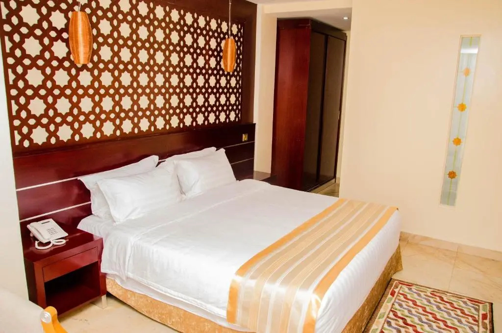 Saab Royale Hotel - Chambres