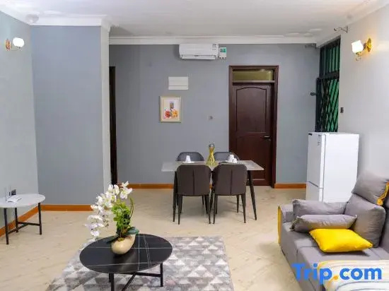 2 Bedroom Suite in 3 Bedroom Apartment