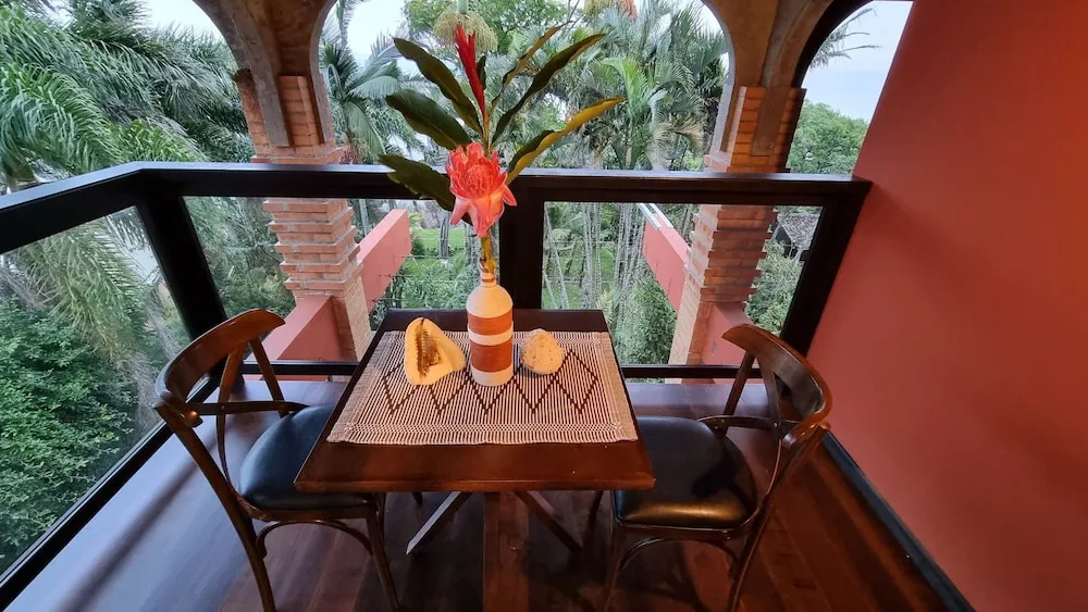 Grand Double room with balcony and with partial ocean view (full double bed)