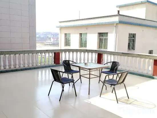Longhai Yijian B&B